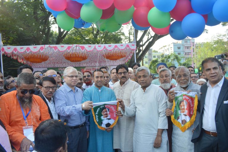 বর্নাঢ্য আয়োজনে যশোর উপশহর কেন্দ্রীয় ক্রীড়া উদ্যানে তরিকুল ইসলাম স্মৃতি আন্তঃ ইউনিয়ন ফুটবল টুর্নামেন্টের পর্দার উঠেছে